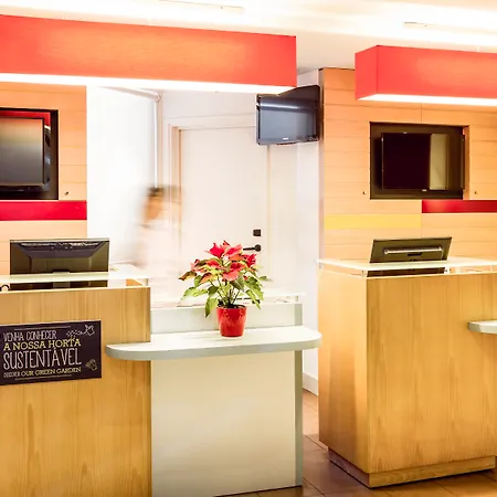Ibis Centro Sao Bento Порту