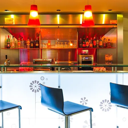 Ibis Centro Sao Bento Порту